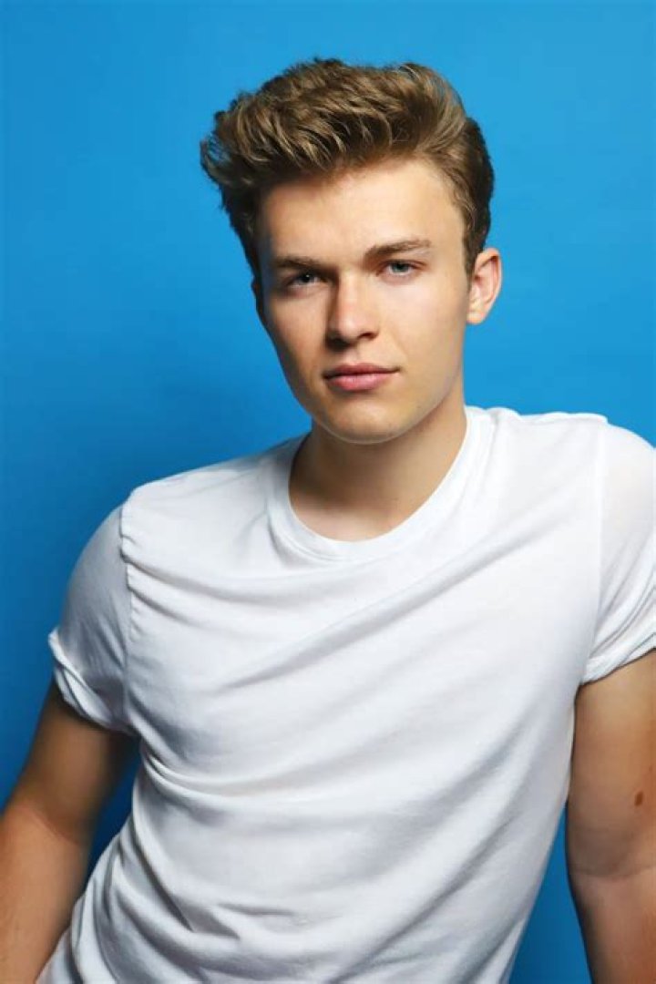 
Jacob Hopkins (Gumball voice actor) Biography, Net Worth, Age 