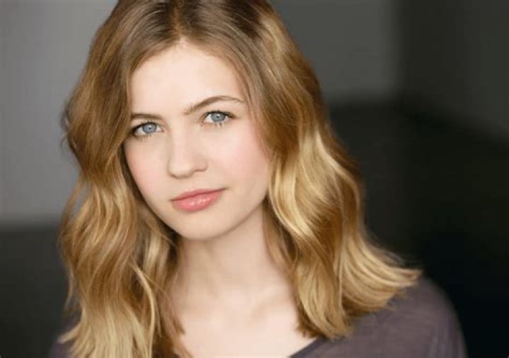 
Julia Clark Downs Height, Weight, Net Worth, Age, Birthday, Wikipedia, Who, Nationality, Biography 