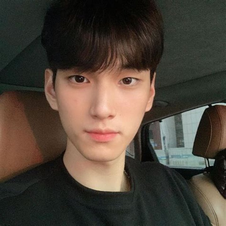 
Sungjin Height, Weight, Net Worth, Age, Birthday, Wikipedia, Who, Nationality, Biography 