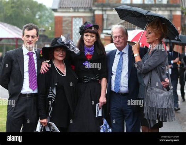 
Where Is Dennis Waterman First Wife Now? Penny Dixon And Family Life 